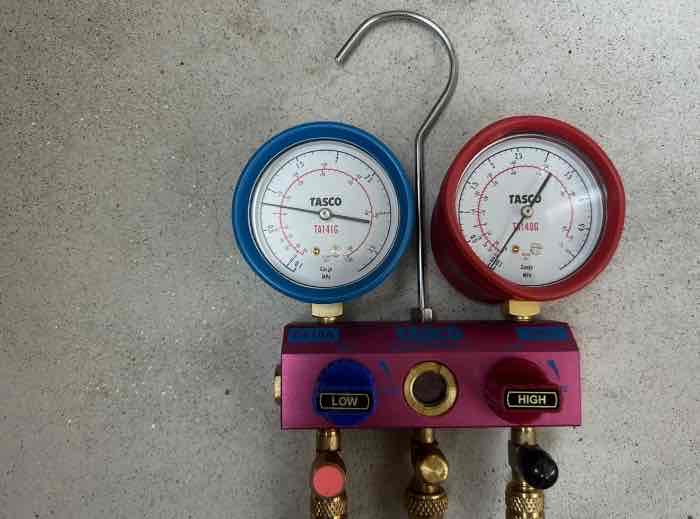 マニホールドゲージ